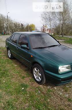 Седан Volkswagen Vento 1995 в Хмельницком