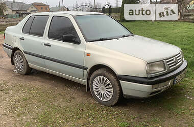 Седан Volkswagen Vento 1992 в Мостиске