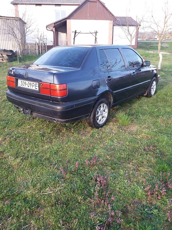 Седан Volkswagen Vento 1993 в Хусте