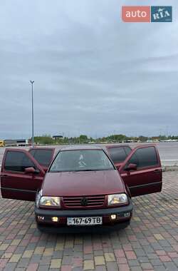 Седан Volkswagen Vento 1993 в Львове