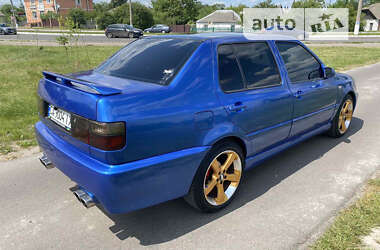Седан Volkswagen Vento 1992 в 