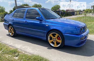 Седан Volkswagen Vento 1992 в 