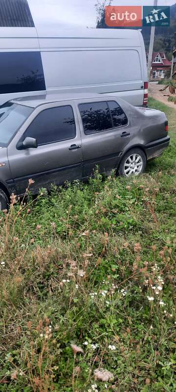 Седан Volkswagen Vento 1993 в Вижниці