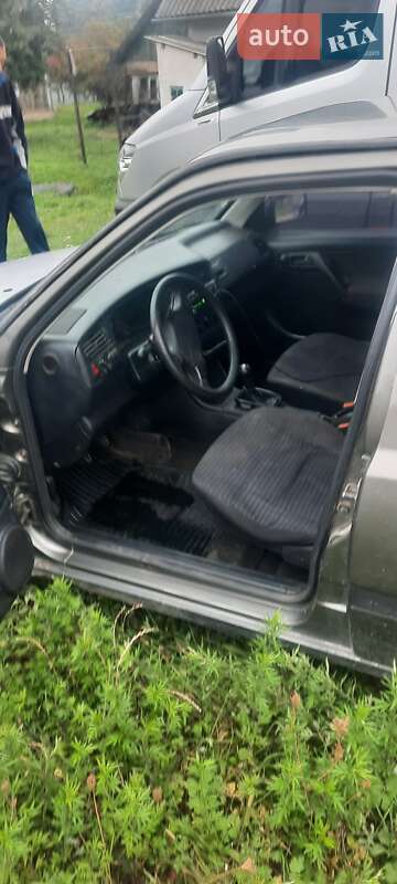 Седан Volkswagen Vento 1993 в Вижниці