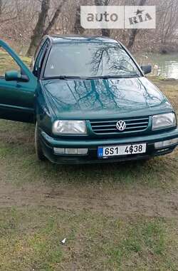 Седан Volkswagen Vento 1995 в Хусте