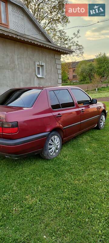 Седан Volkswagen Vento 1996 в Івано-Франківську