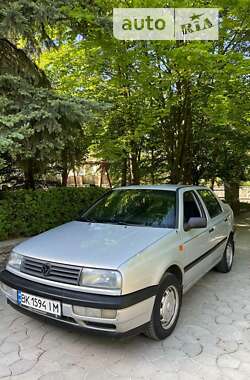 Седан Volkswagen Vento 1992 в Ровно