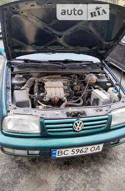Седан Volkswagen Vento 1997 в Новояворовске