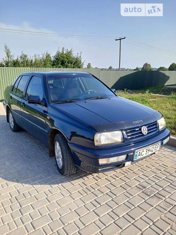 Седан Volkswagen Vento 1994 в Луцьку