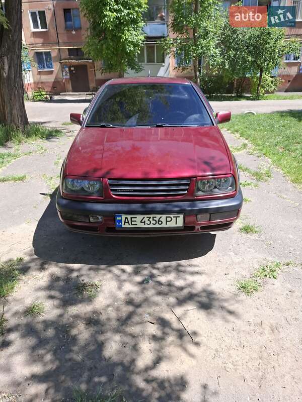 Седан Volkswagen Vento 1995 в Кривом Роге