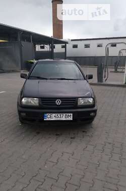 Седан Volkswagen Vento 1994 в Чернівцях