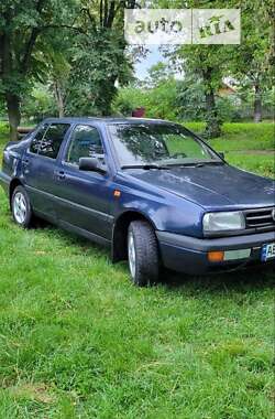 Седан Volkswagen Vento 1992 в Літині