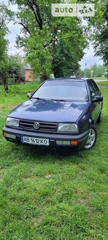 Седан Volkswagen Vento 1992 в Літині