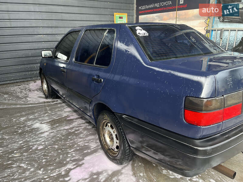 Седан Volkswagen Vento 1995 в Люботині