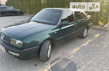 Седан Volkswagen Vento 1996 в Дунаївцях