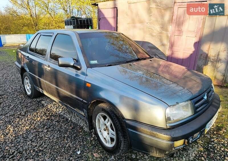 Седан Volkswagen Vento 1995 в 