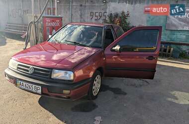Седан Volkswagen Vento 1995 в 