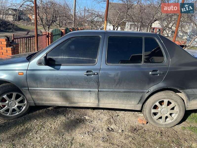 Седан Volkswagen Vento 1996 в Шевченковому