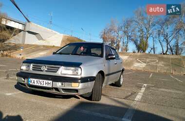 Седан Volkswagen Vento 1993 в Киеве