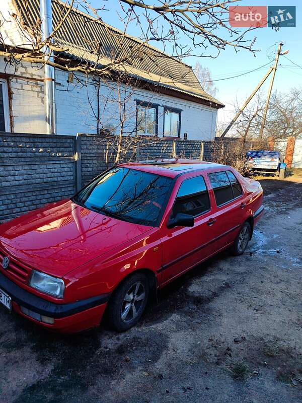 Седан Volkswagen Vento 1995 в Черкасах