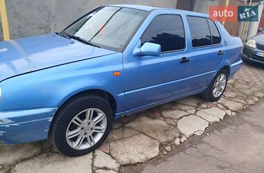 Седан Volkswagen Vento 1992 в 