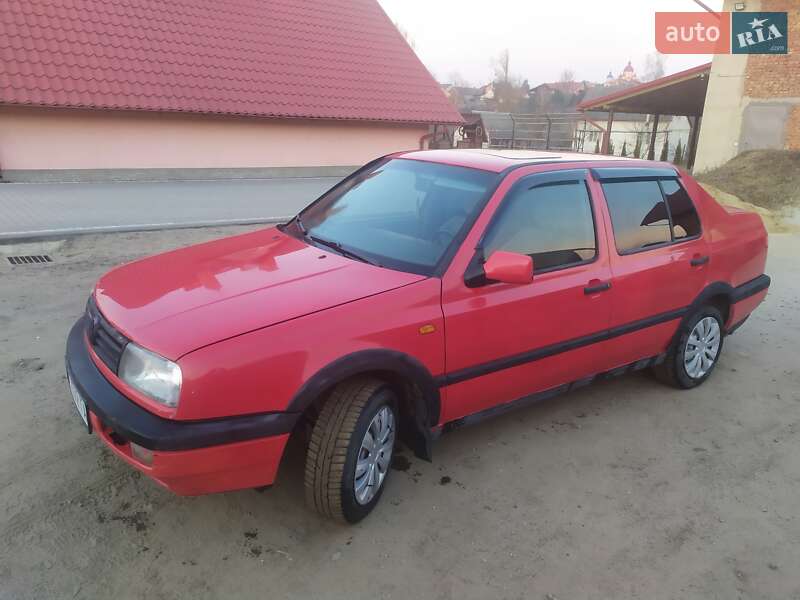 Седан Volkswagen Vento 1993 в Мостиській