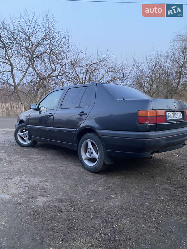Седан Volkswagen Vento 1993 в Сумах