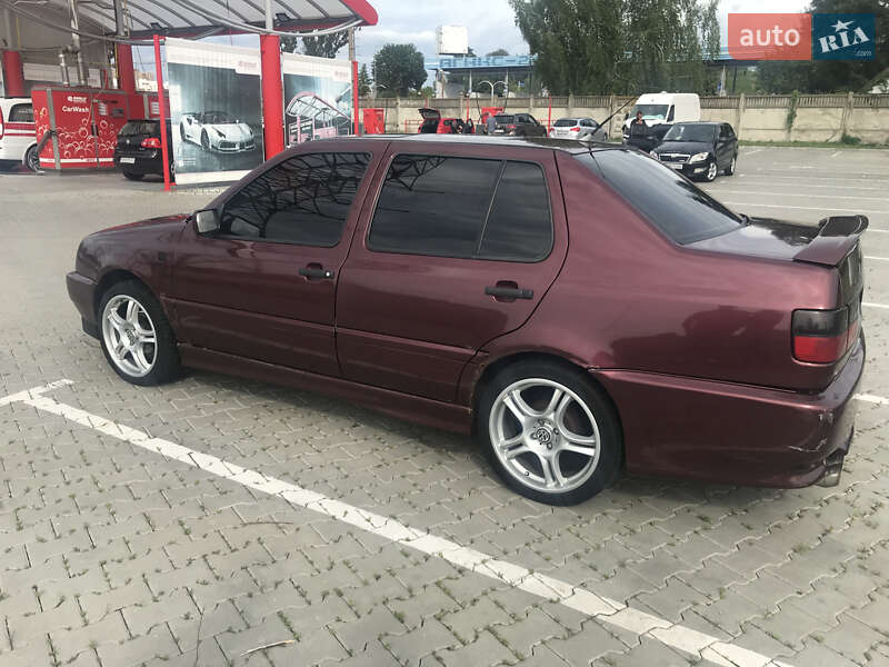 Седан Volkswagen Vento 1995 в Виннице