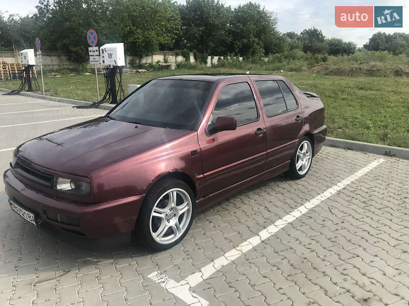 Седан Volkswagen Vento 1995 в Виннице