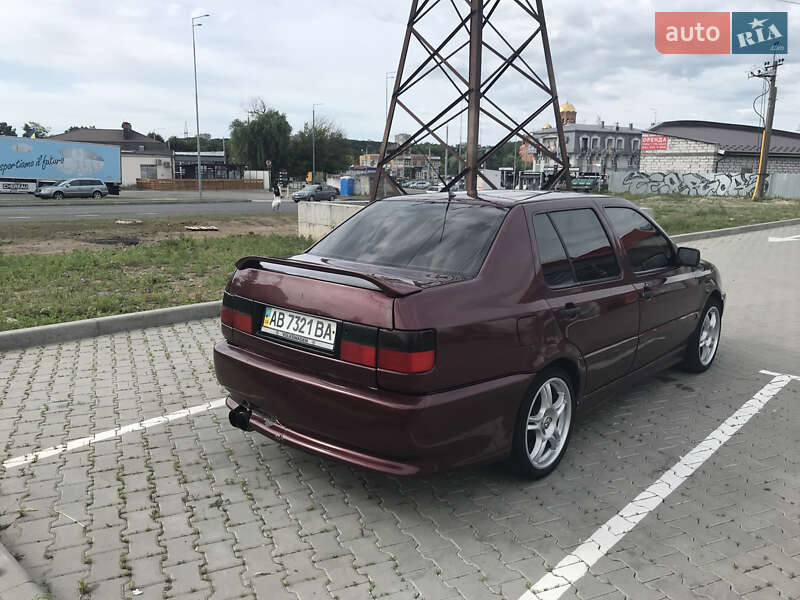 Седан Volkswagen Vento 1995 в Виннице