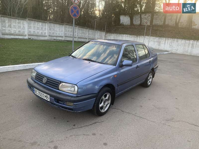 Седан Volkswagen Vento 1992 в 