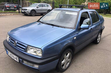 Седан Volkswagen Vento 1992 в 