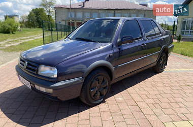 Седан Volkswagen Vento 1994 в Стрию