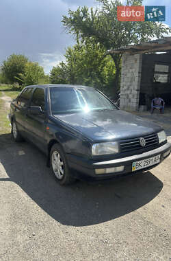 Седан Volkswagen Vento 1993 в 
