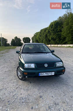 Седан Volkswagen Vento 1996 в Подгайцах