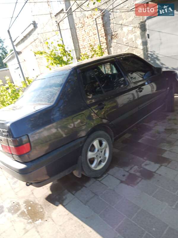 Седан Volkswagen Vento 1996 в Городку