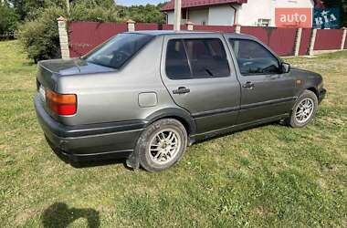 Седан Volkswagen Vento 1994 в Болехове