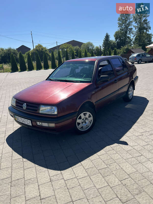 Седан Volkswagen Vento 1993 в Львові