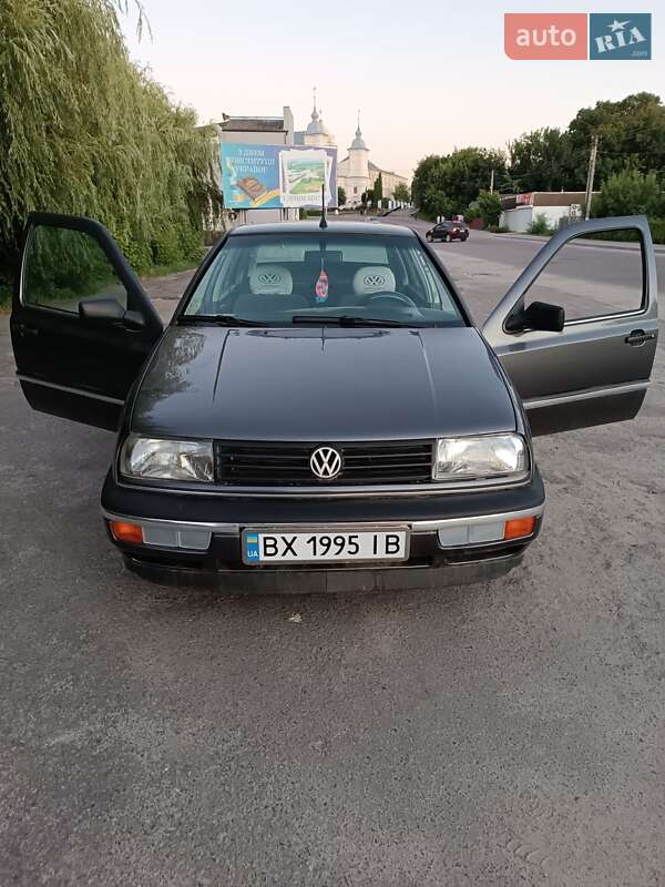Седан Volkswagen Vento 1992 в Изяславе