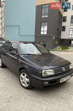 Седан Volkswagen Vento 1994 в Рівному