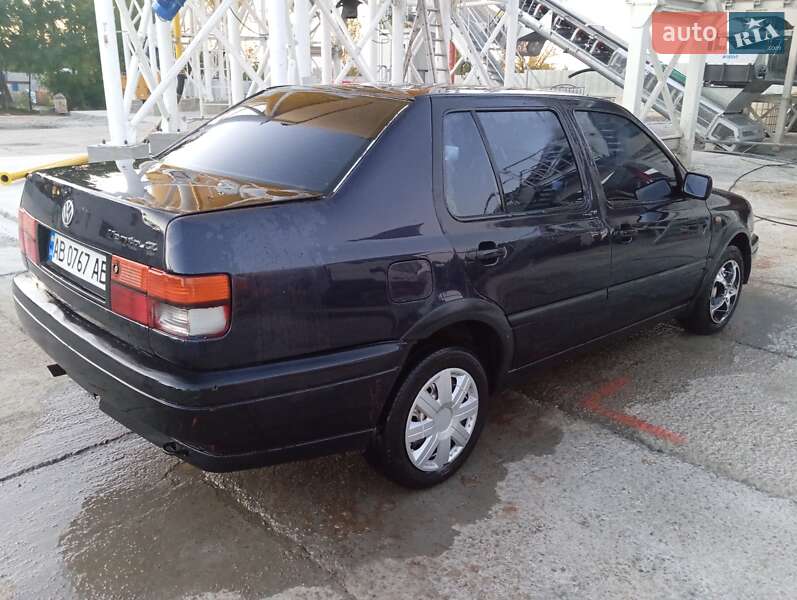 Седан Volkswagen Vento 1996 в Буче