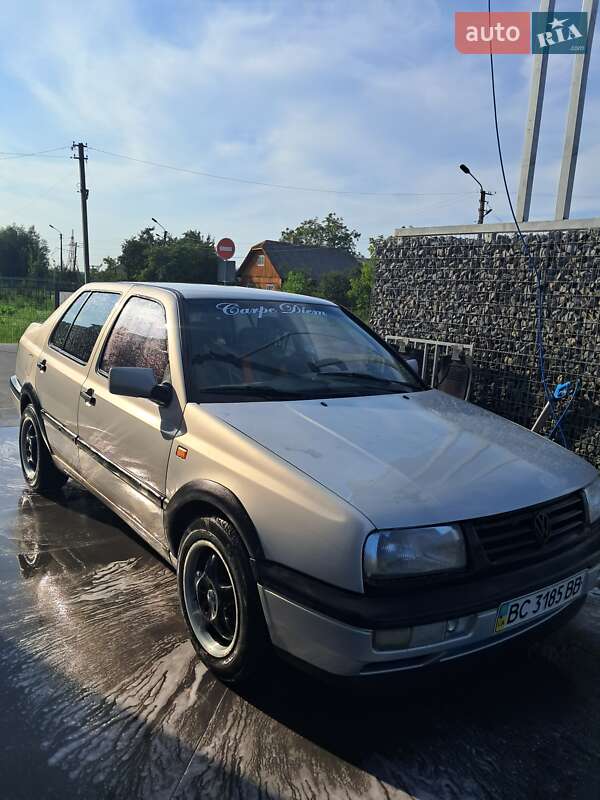 Седан Volkswagen Vento 1993 в Самборе