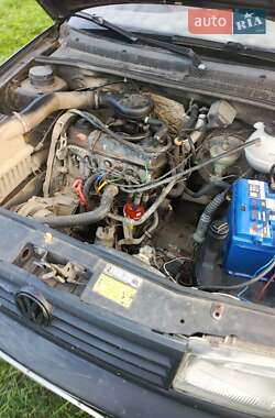 Седан Volkswagen Vento 1992 в  фото 4 Седан Volkswagen Vento 1992 в