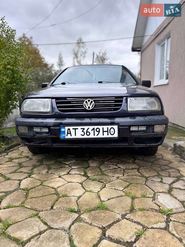 Седан Volkswagen Vento 1996 в Надворной