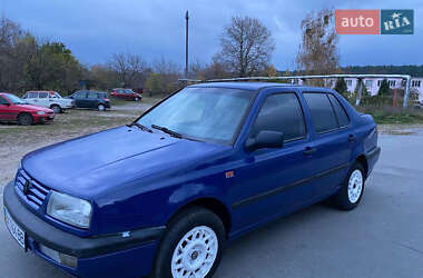 Седан Volkswagen Vento 1992 в Славуті