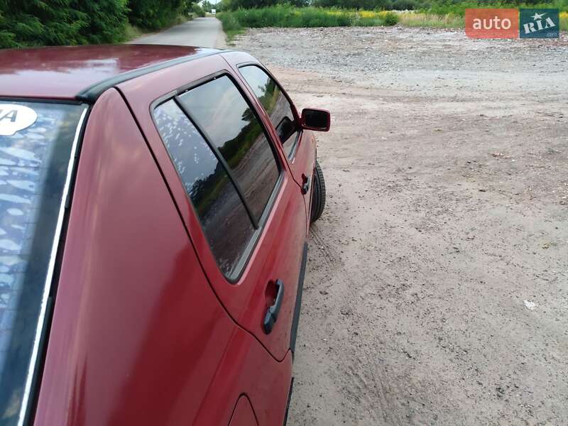 Седан Volkswagen Vento 1996 в Нововолынске