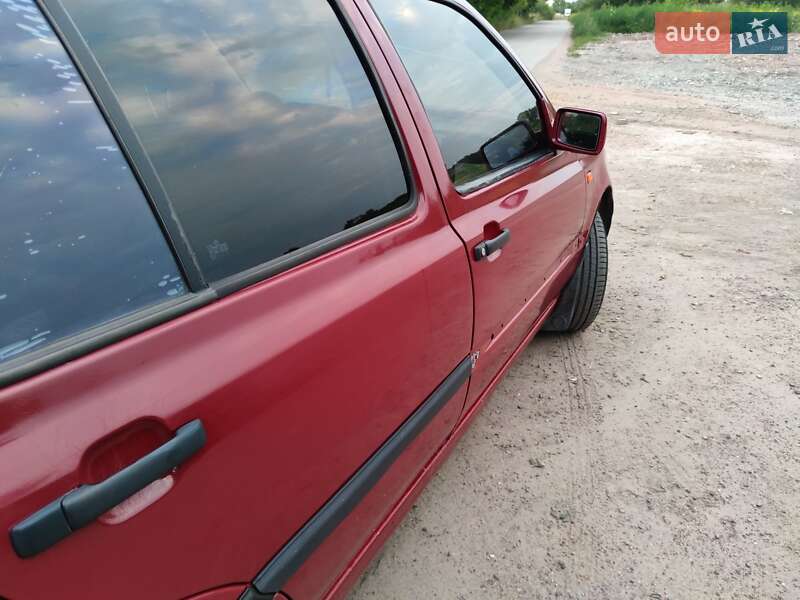 Седан Volkswagen Vento 1996 в Нововолынске