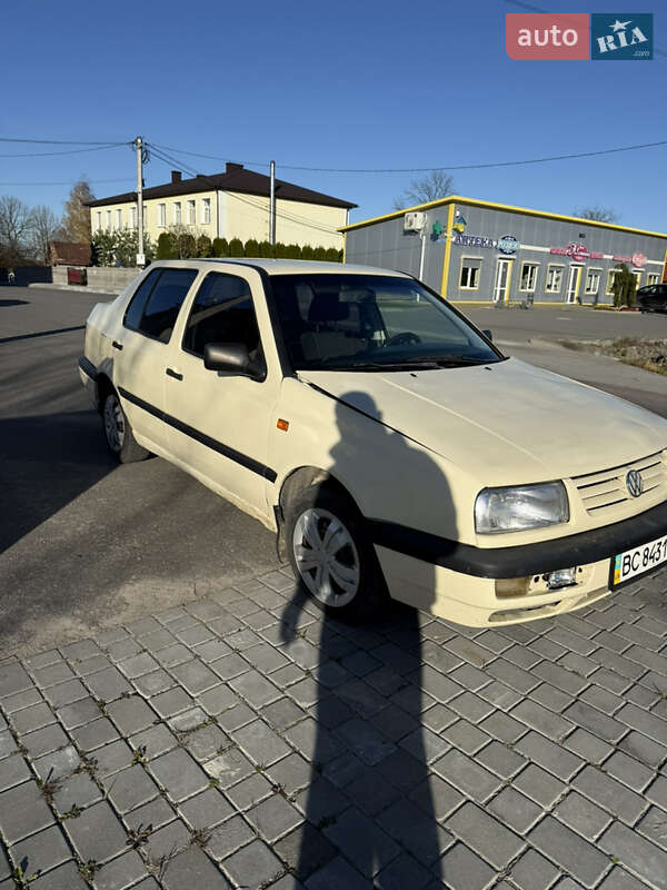 Седан Volkswagen Vento 1995 в Рава-Русской