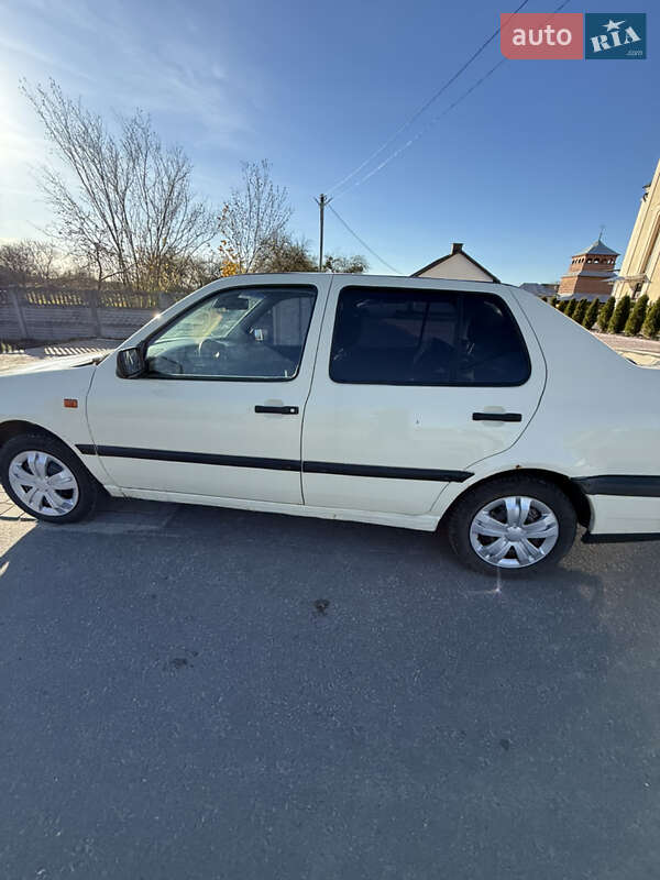 Седан Volkswagen Vento 1995 в Рава-Русской