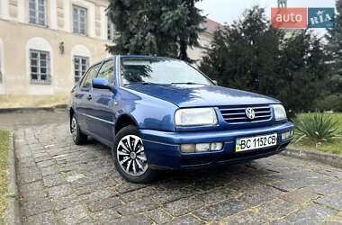 Седан Volkswagen Vento 1996 в Жовкве